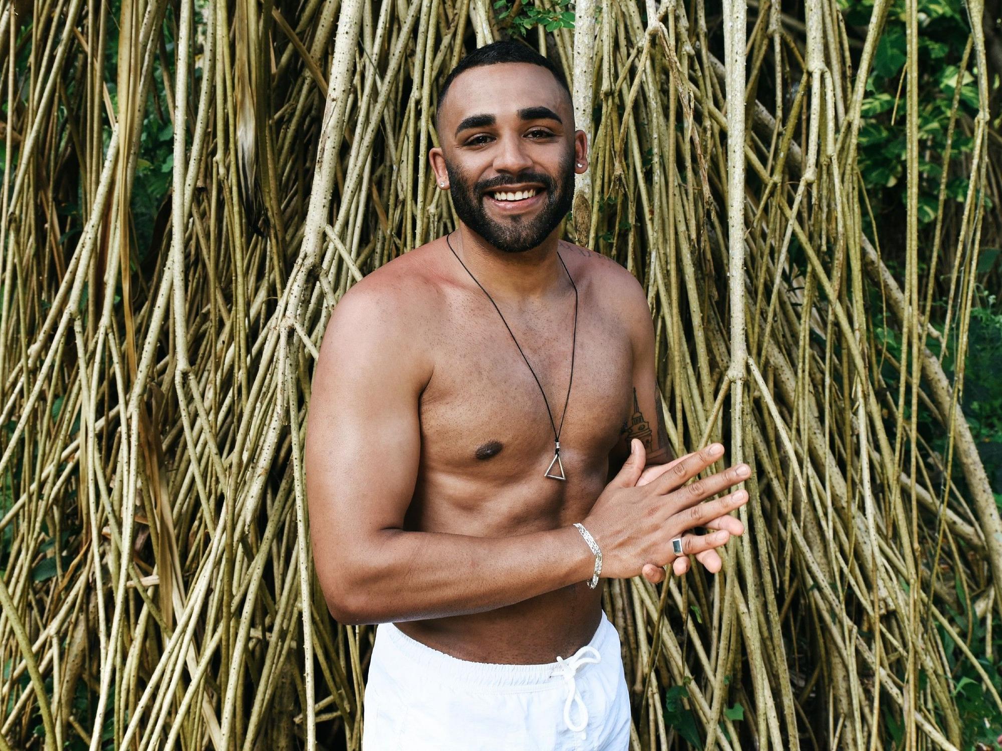 Das Foto zeigt den „Bachelorette“-Kandidaten Emanuell Weissenberger bei einem Fototermin (undatierte Aufnahme). Die Verwendung des sendungsbezogenen Materials ist nur mit dem Hinweis und Verlinkung auf RTL+ gestattet.
