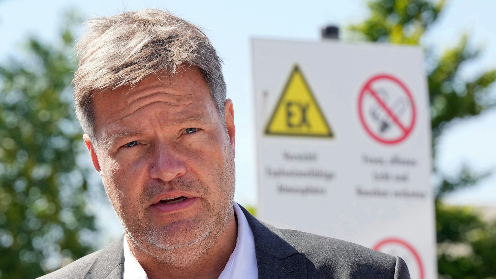 Robert Habeck (Grüne), Bundesminister für Wirtschaft und Klimaschutz, nach seinem Besuch in der VNG Gasspeicher GmbH im Energiepark in Bad Lauchstädt (Sachsen-Anhalt): Habeck rechnet mit „einigen Hundert Euro pro Haushalt“.picture alliance/dpa