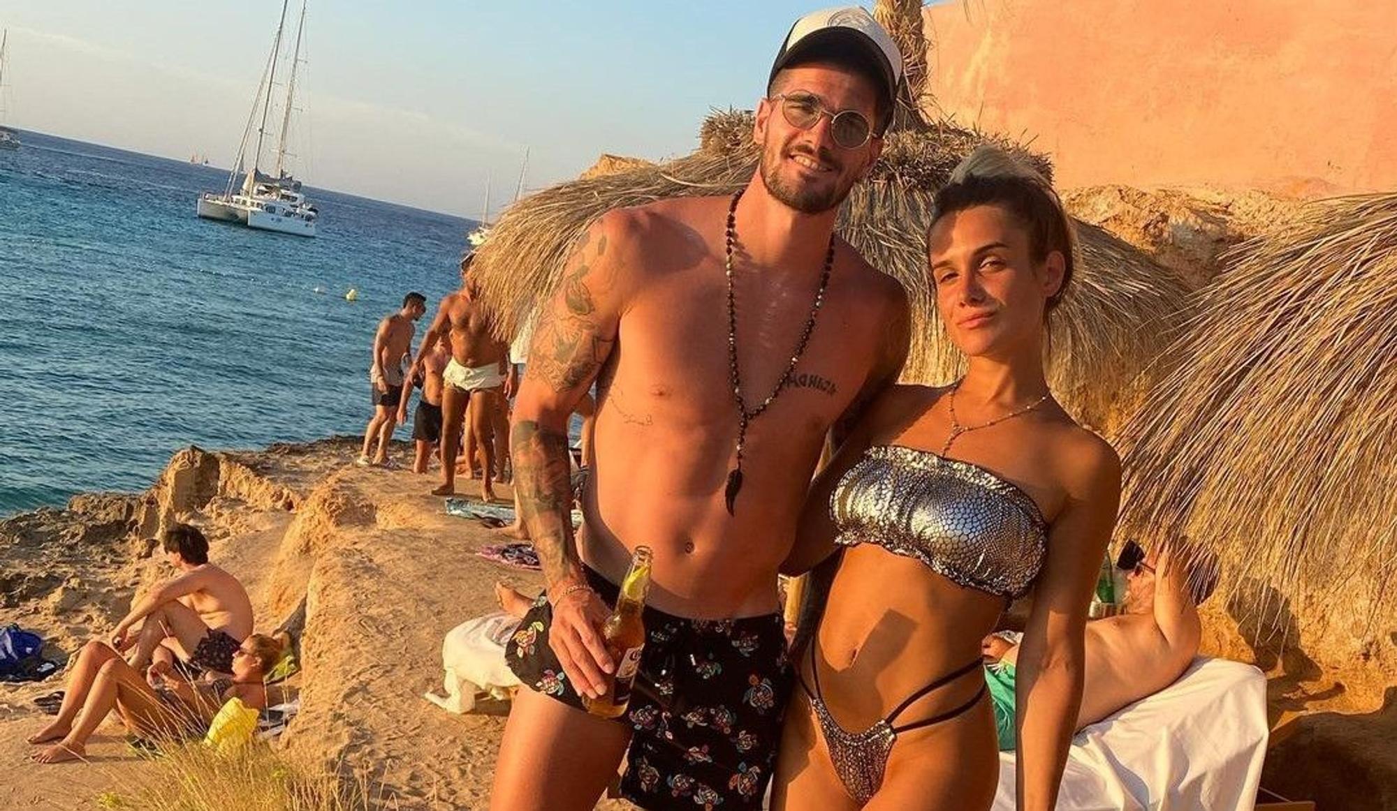 Der argentinische Fußball-Nationalspieler Rodrigo de Paul auf einem gemeinsamen Pärchen-Foto mit seiner Ex-Frau Camila Homs, das sie am 14. Februar 2021 bei Instagram gepostet hatte.