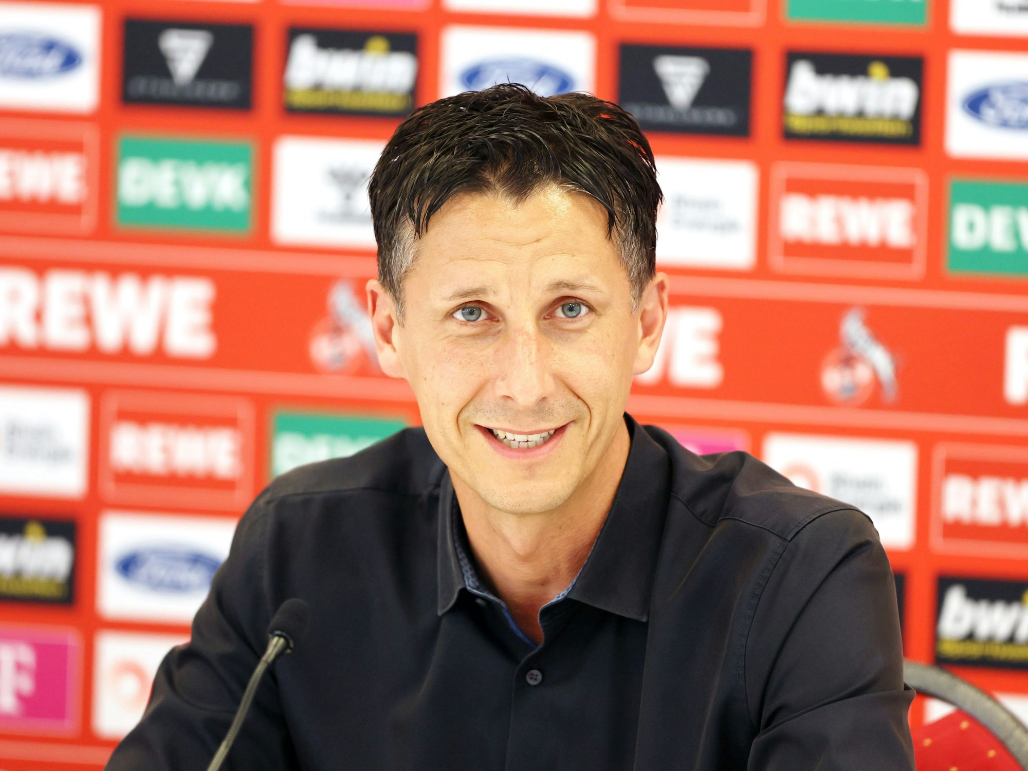 Christian Keller auf der Pressekonferenz vor dem Spiel gegen Jahn Regensburg