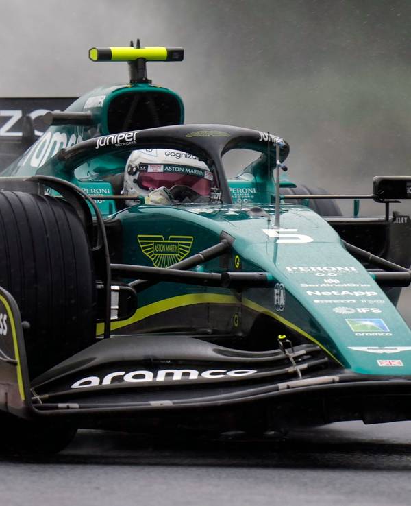 Sebastian Vettel fährt in seinem Aston Martin auf dem Hungaroring. Im Qualifying der Formel 1 lief es für Vettel nicht wie erhofft.