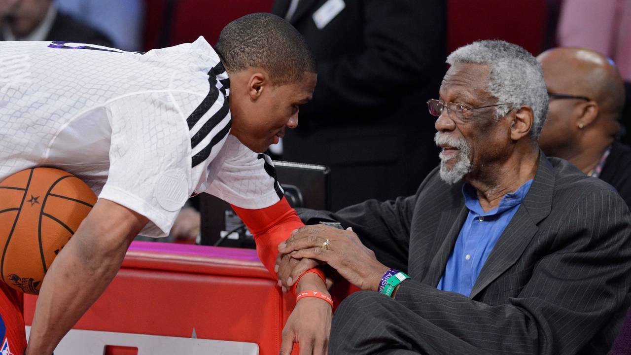 Bill Russell (r.), hier im Februar 2013 mit Russell Westbrook von Oklahoma City Thunder, ist im Alter von 88 Jahren verstorben.