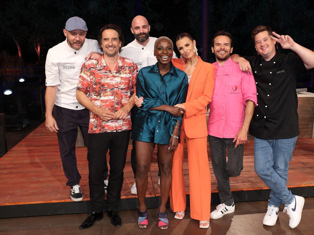 Stefan Eggert, Oliver Mommsen, Matthias Eggert, Nikeata Thompson, Laura
Wontorra, Steffen Henssler und Chris Tall posieren für ein Foto.