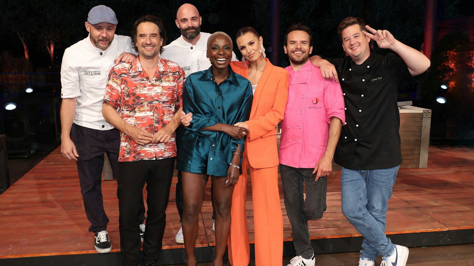 Stefan Eggert, Oliver Mommsen, Matthias Eggert, Nikeata Thompson, Laura
Wontorra, Steffen Henssler und Chris Tall posieren für ein Foto.