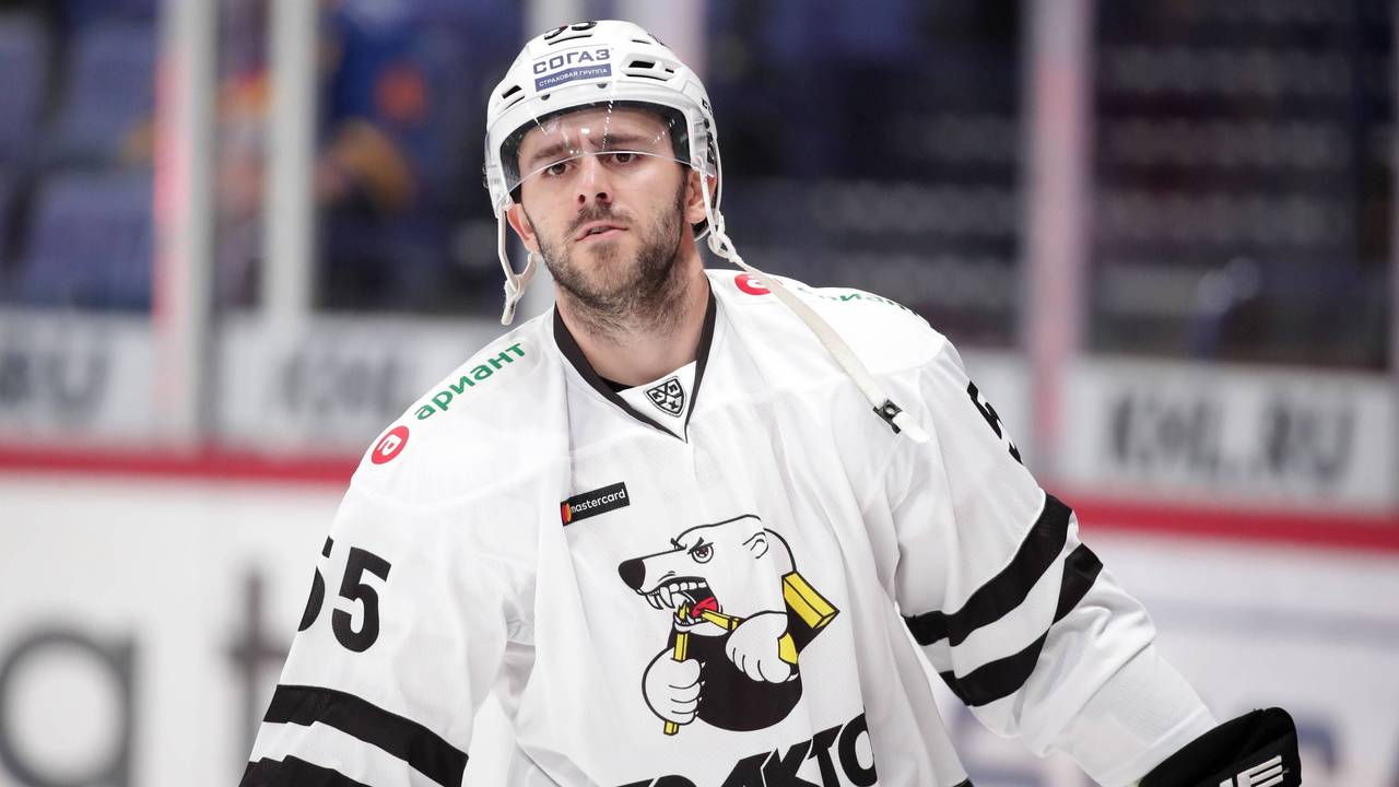 Nick Bailen im Trikot der Traktor Tscheljabinsk.