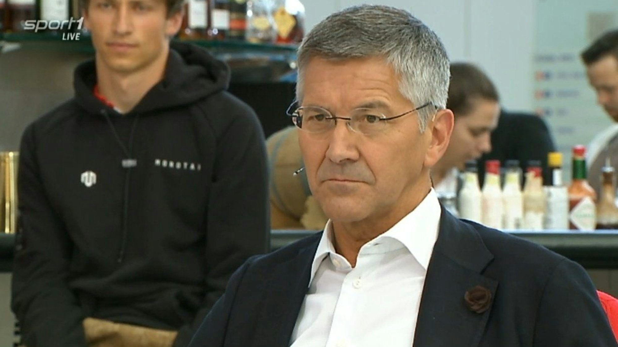 Herbert Hainer im TV-Studio von Sport1.