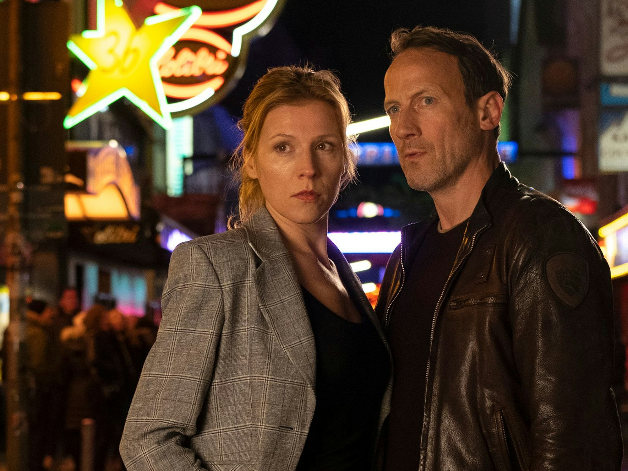 Thorsten Falke (Wotan Wilke Möhring) und Julia Grosz (Franziska Weisz) in einer Film-Szene aus dem „Tatort: Die goldene Zeit“.