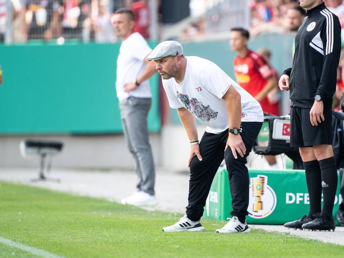 Steffen Baumgart sieht das Pokal-Aus des 1. FC Köln in Regensburg.