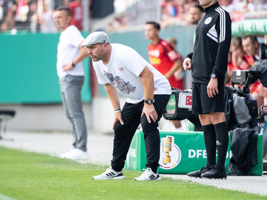 Steffen Baumgart sieht das Pokal-Aus des 1. FC Köln in Regensburg.
