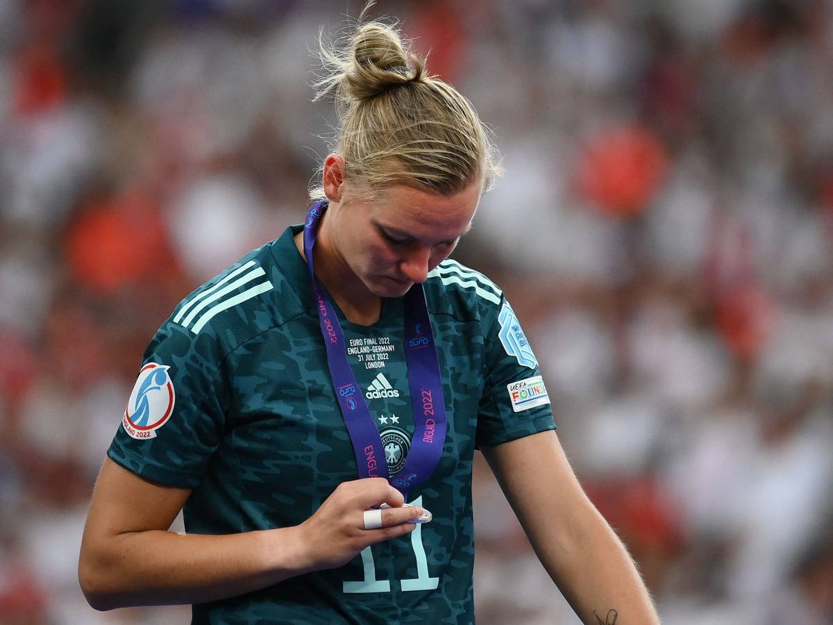 Alexandra Popp blickt nach dem verlorenen Finale bei der Frauen-EM mit Deutschland auf ihre Silbermedaille