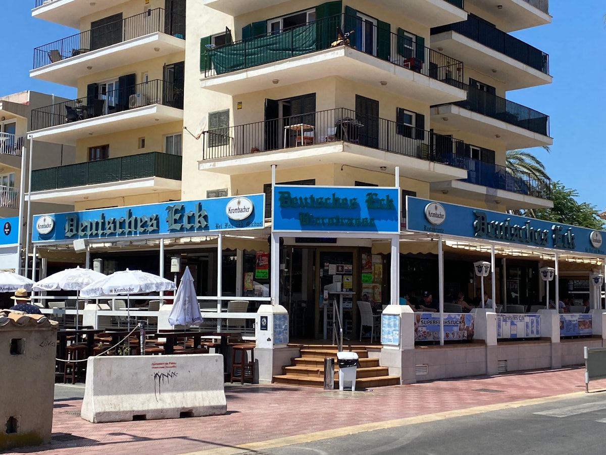 Die Lokalität „Deutsches Eck“ auf der Bierstraße am Ballermann auf Mallorca, fotografiert am 26. Juli 2022.