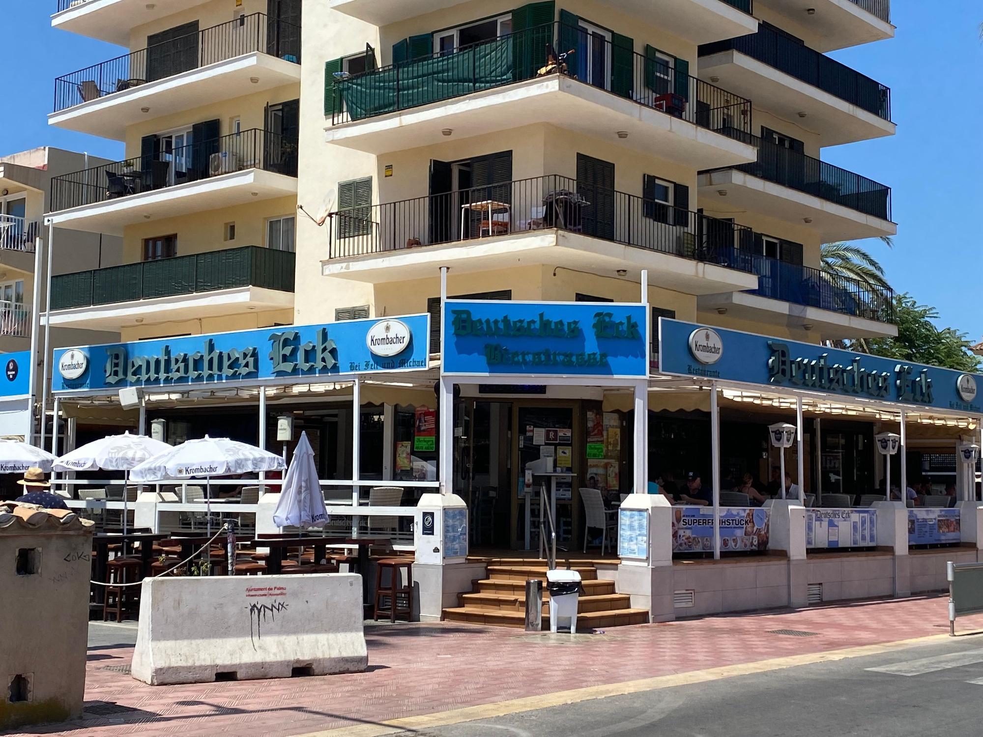 Die Lokalität „Deutsches Eck“ auf der Bierstraße am Ballermann auf Mallorca, fotografiert am 26. Juli 2022.