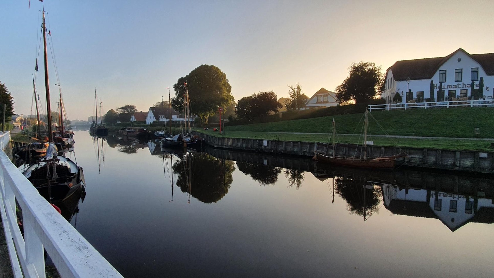 Das beschauliche Carolinensiel in Niedersachsen befindet sich nur rund 15 Gehminuten von der Nordseeküste entfernt.