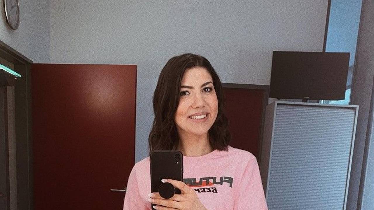 Amira Tröger, hier auf einem Instagram-Selfie vom Januar 2020, heizte den Sat.1-Zuschauern auf Instagram ein.