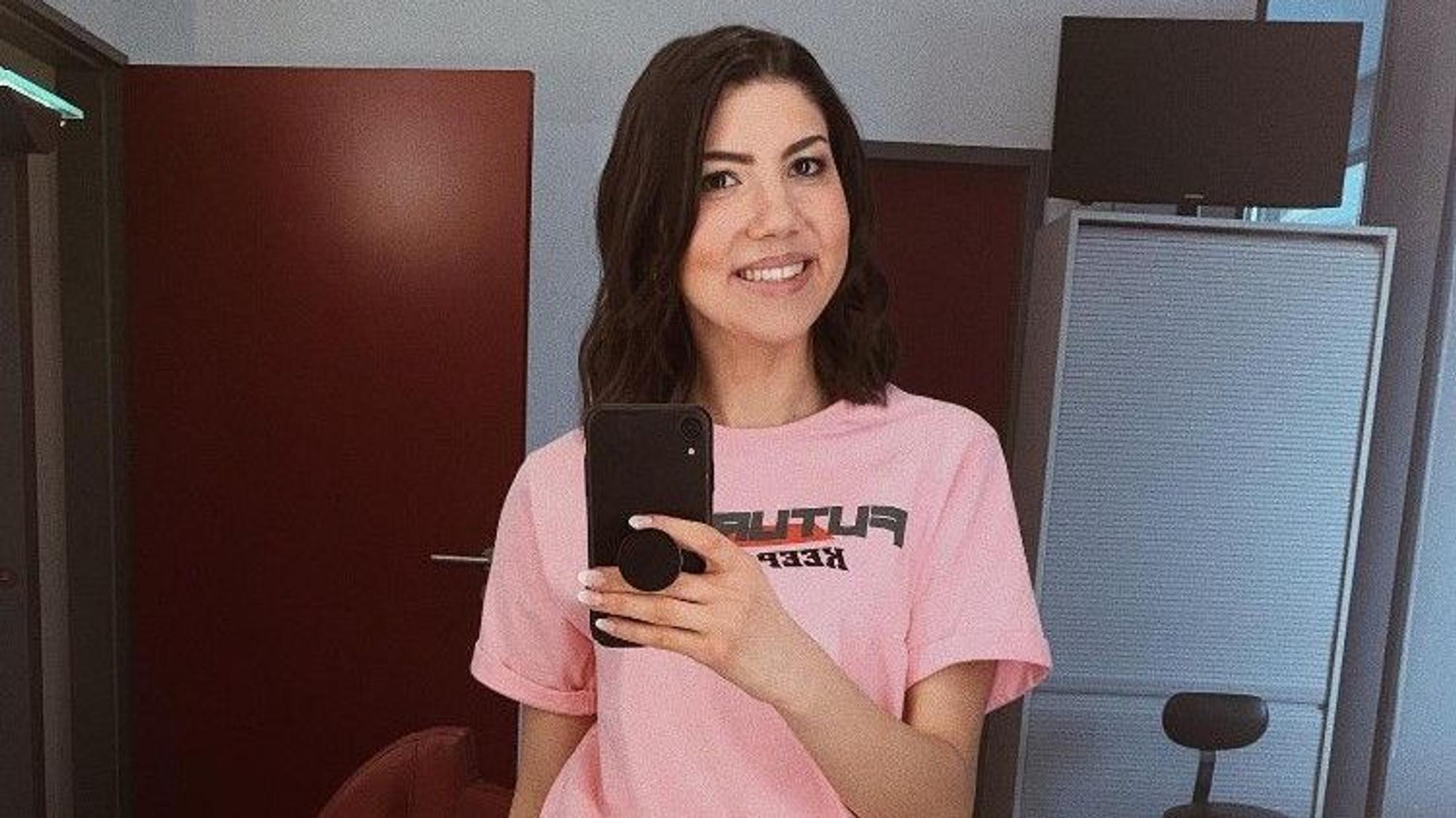 Amira Tröger, hier auf einem Instagram-Selfie vom Januar 2020, heizte den Sat.1-Zuschauern auf Instagram ein.
