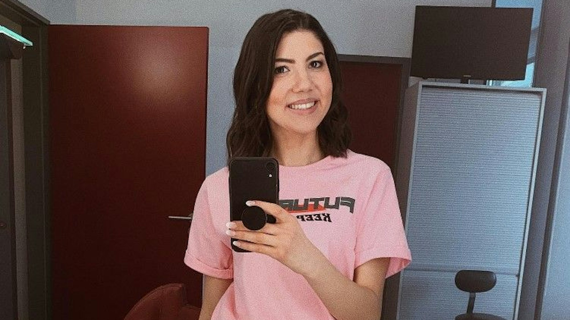 Amira Tröger, hier auf einem Instagram-Selfie vom Januar 2020, heizte den Sat.1-Zuschauern und Zuschauerinnen auf Instagram ein.