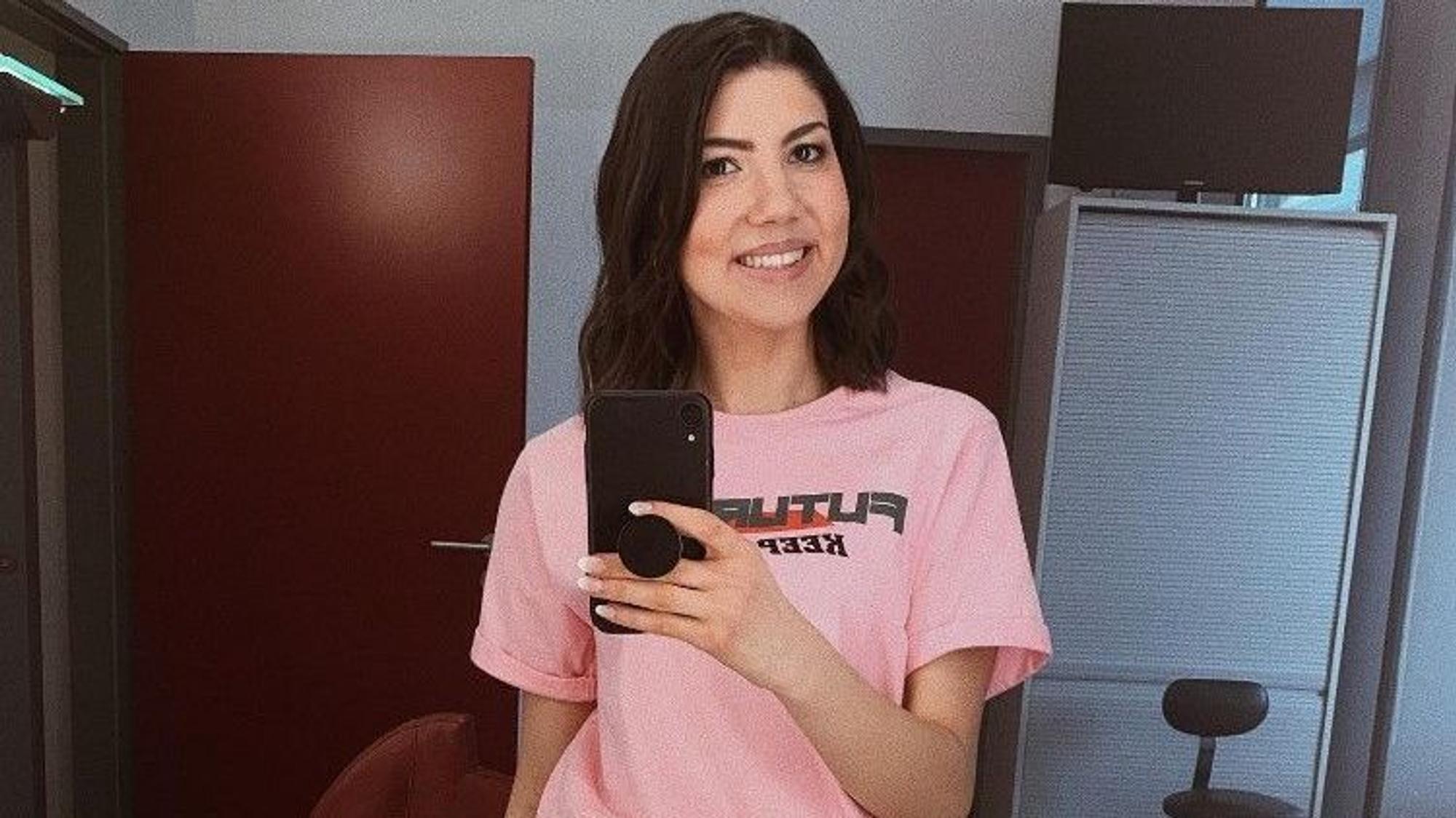 Amira Tröger, hier auf einem Instagram-Selfie vom Januar 2020, heizte den Sat.1-Zuschauern auf Instagram ein.