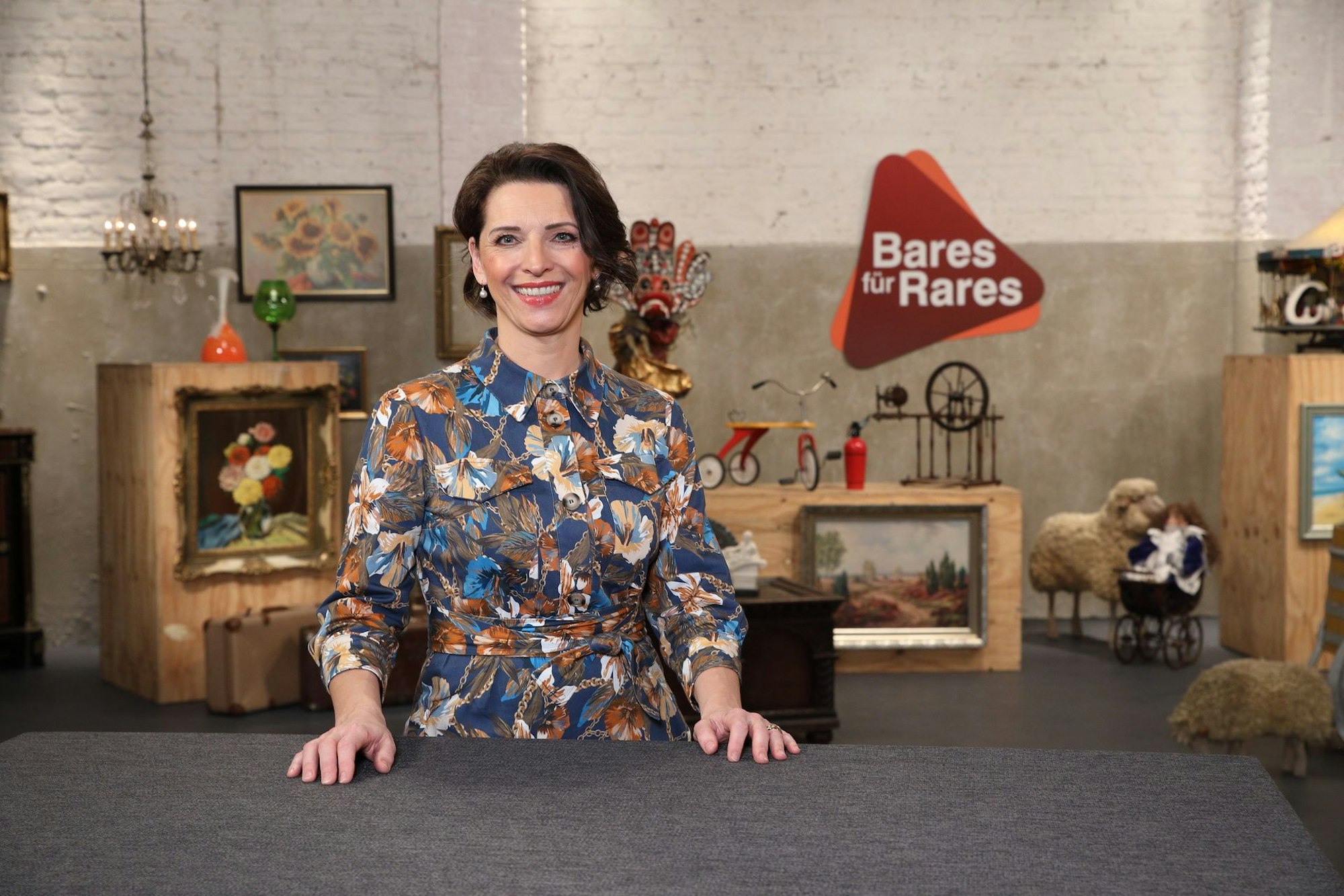 „Bares für Rares“ Schmuck-Expertin Wendela Horz hatte mit skurriler Autogrammanfrage zu kämpfen.