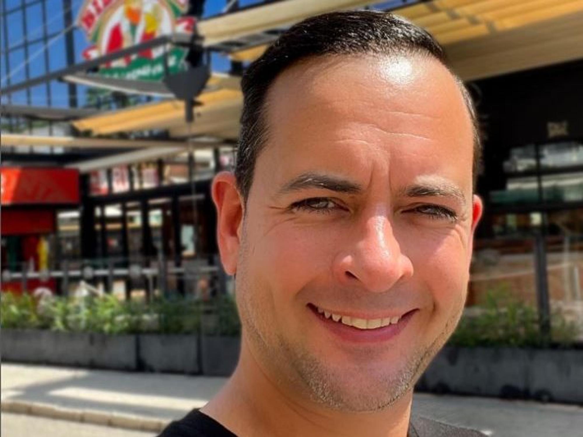 Das Foto zeigt den Ballermann-Sänger Nick Tschecker (bürgerlich Mani Charmi) aus der VOX-Auswandererdoku "Goodbye Deutschland". Er hat es am 28. August 2021 bei Instagram veröffentlicht. Screenshot am 2. August 2022 erstellt zum Zwecke der Berichterstattung. Quelle: Instagram / nick.tschecker.official