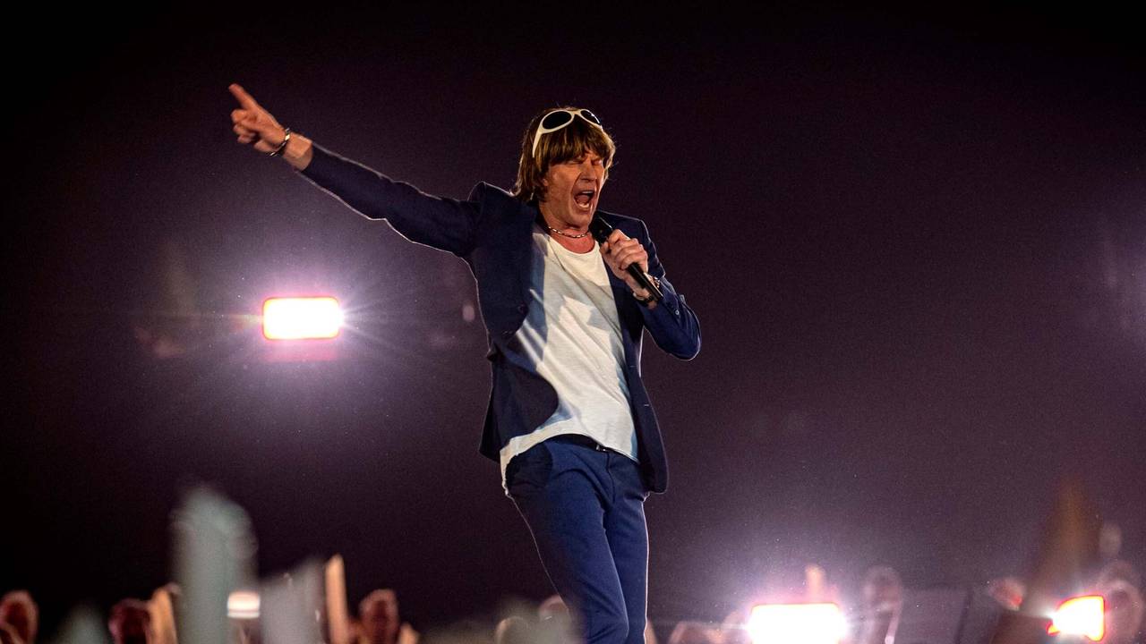 Schlagersänger Mickie Krause singt auf der Bühne beim Schlagerboom 2021 am 23.10.2021. Er verrät pikante Details über die Ehe mit seiner Frau Ute.