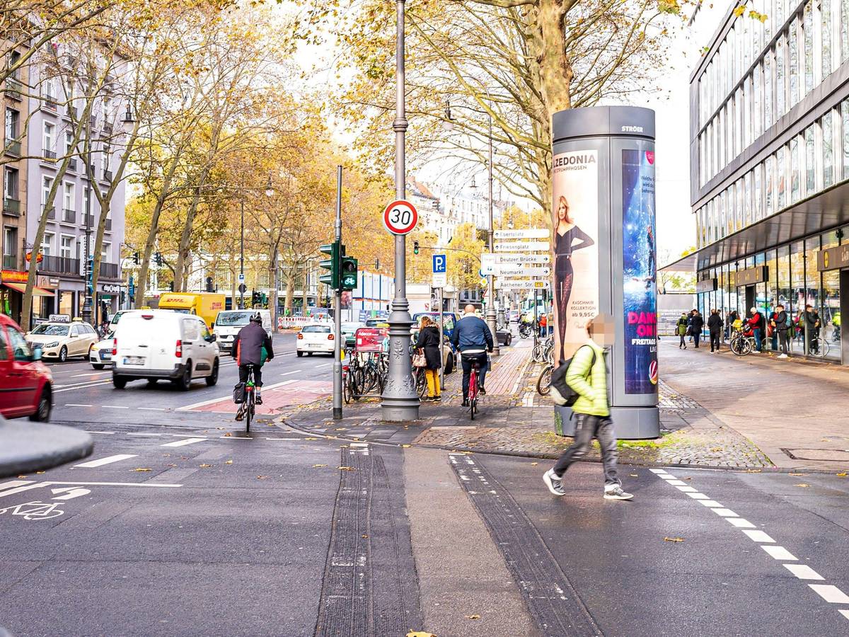 Das Foto zeigt die Kölner Ringe an der Ecke Schaafenstraße.