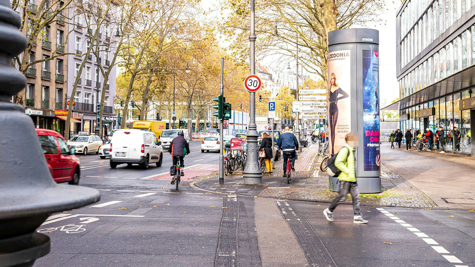 Das Foto zeigt die Kölner Ringe an der Ecke Schaafenstraße.