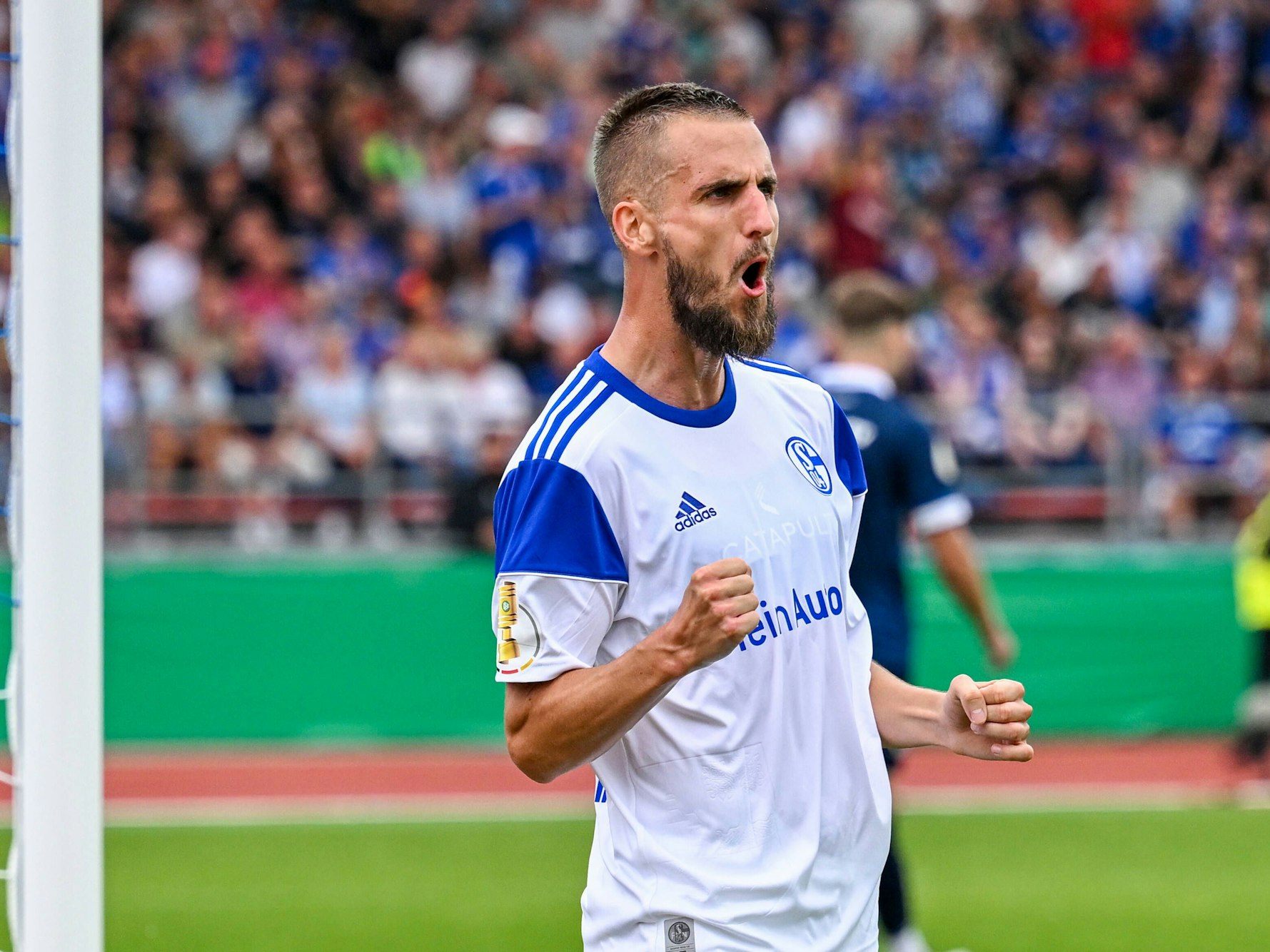 Dominick Drexler FC Schalke 04 24 trifft zum 3:0 und freut sich.