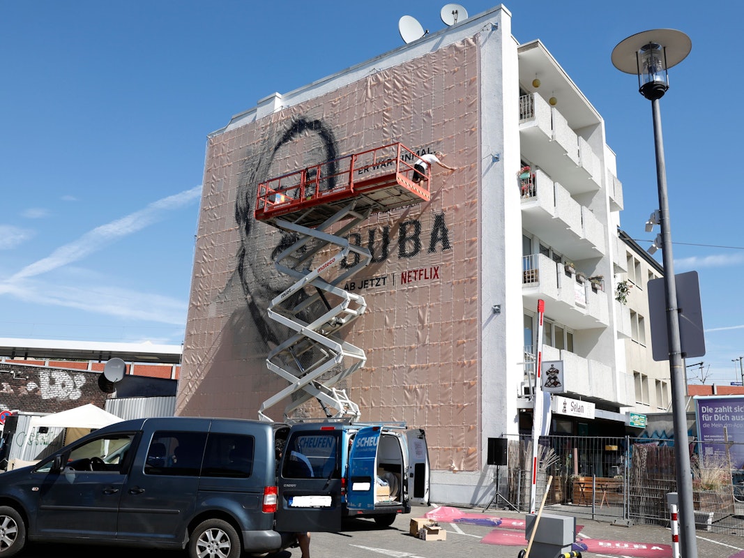 Großes Filmplakat in Köln-Ehrenfeld für den Filma Buba.