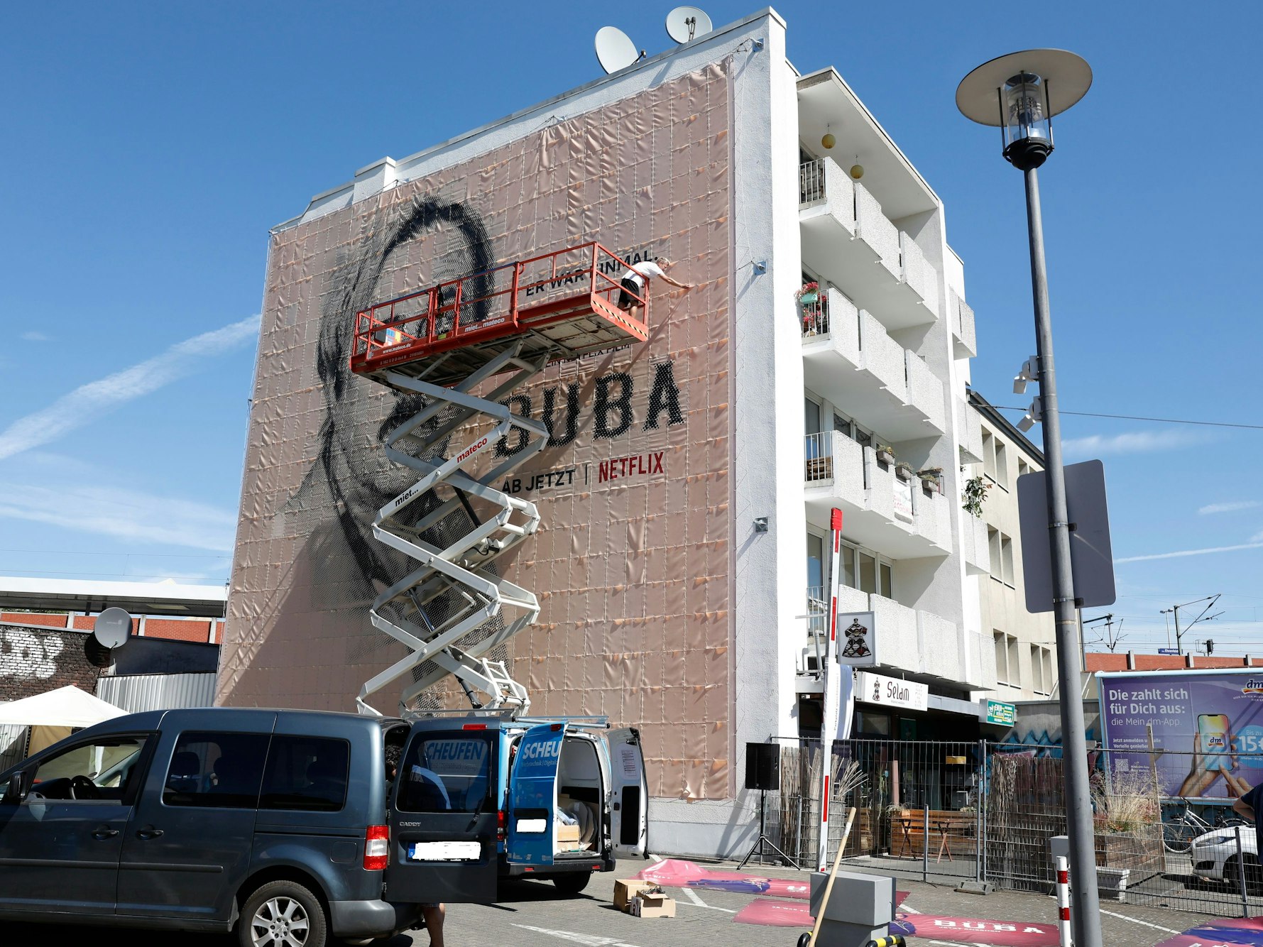 Großes Filmplakat in Köln-Ehrenfeld für den Filma Buba.