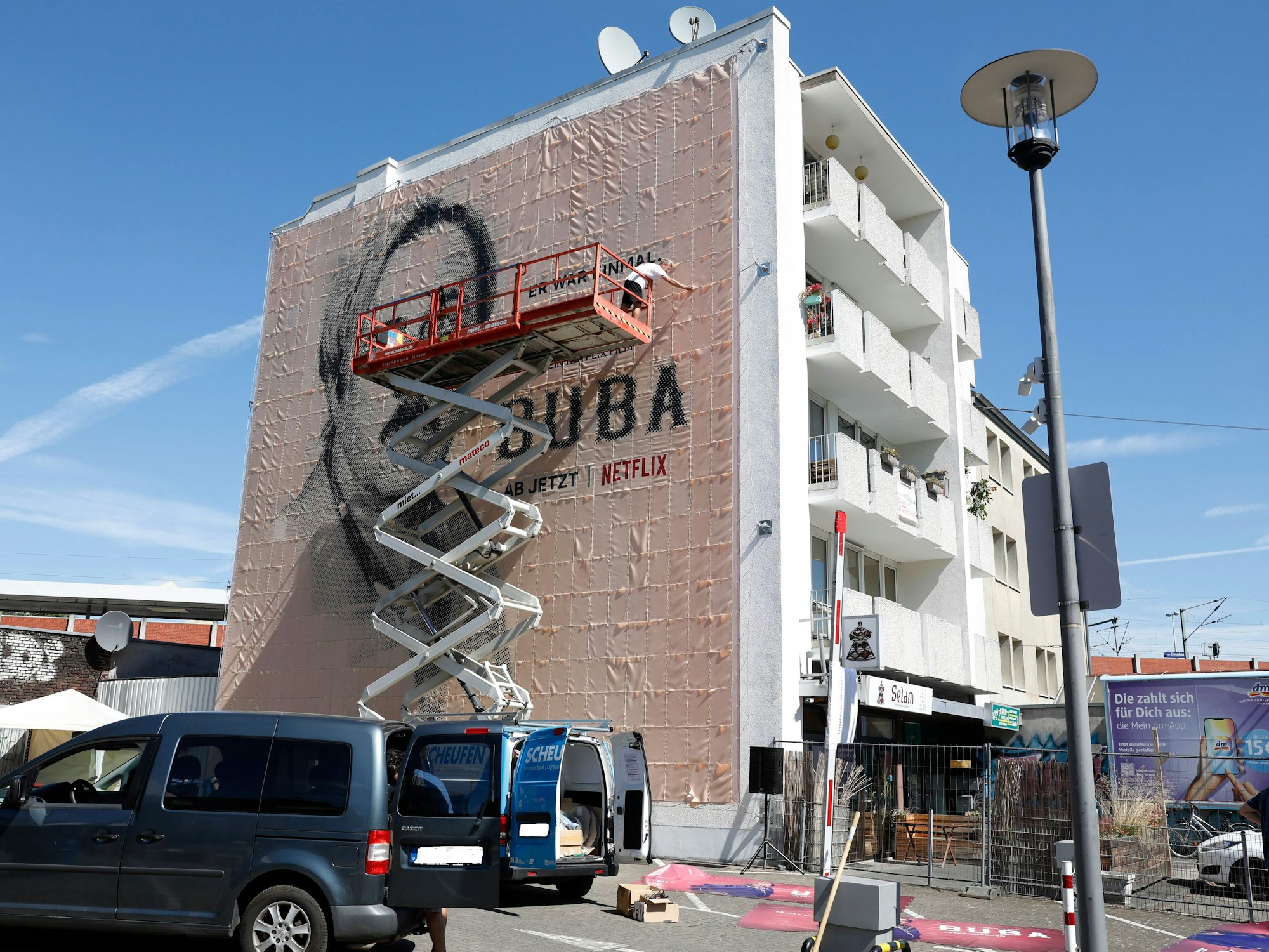 Großes Filmplakat in Köln-Ehrenfeld für den Filma Buba.