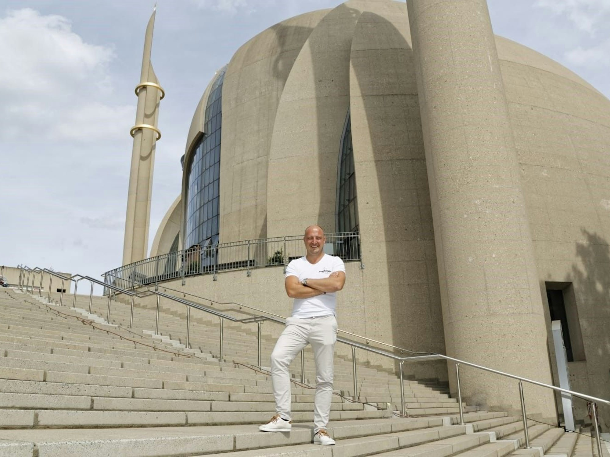 Mario Ebel am 3. August vor der Zentralmoschee in Ehrenfeld