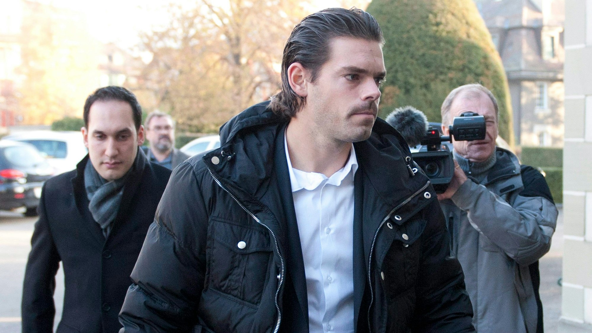 epa03017660 Tennis player Daniel Koellerer from Austria arrives for a hearing at the Court of Arbitration for Sport (CAS) in Lausanne, Switzerland, 28 November 2011. Koellerer has been banned for life and fined 100,000 USD by tennis authorities for attempting to fix matches. EPA/DOMINIC FAVRE ++ +++ dpa-Bildfunk +++