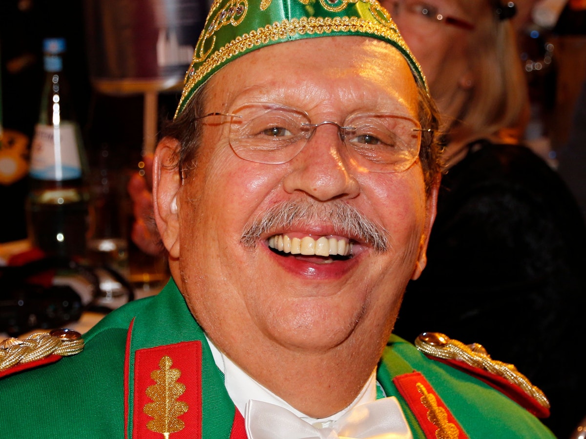 Hubert Koch lacht in die Kamera.