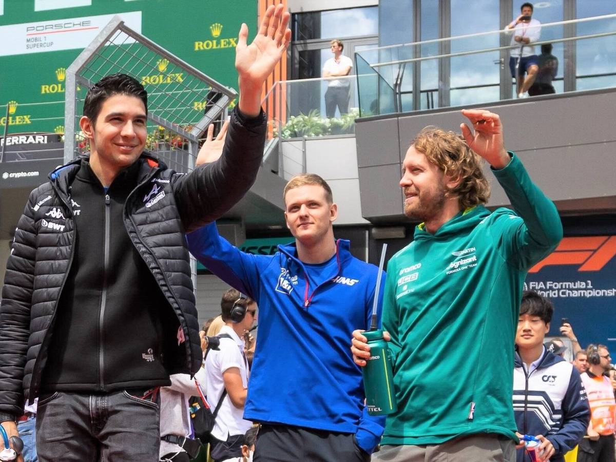 Esteban Ocon, Mick Schumacher und Sebastian Vettel winken den Fans der Formel 1