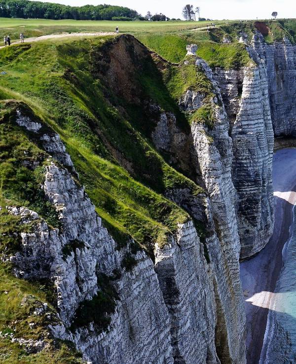 Die Klippen von Étretat in französischen Normandie im Sommer 2022.