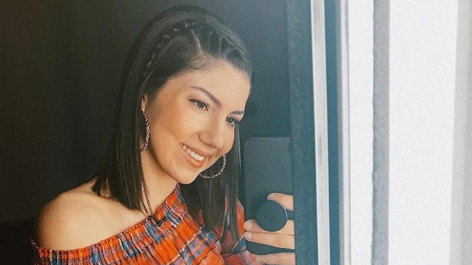 Amira Tröger, hier auf einem Instagram-Selfie vom 12. März 2020, versüßte ihren Fans mit einer niedlichen Begleitung den Tag.