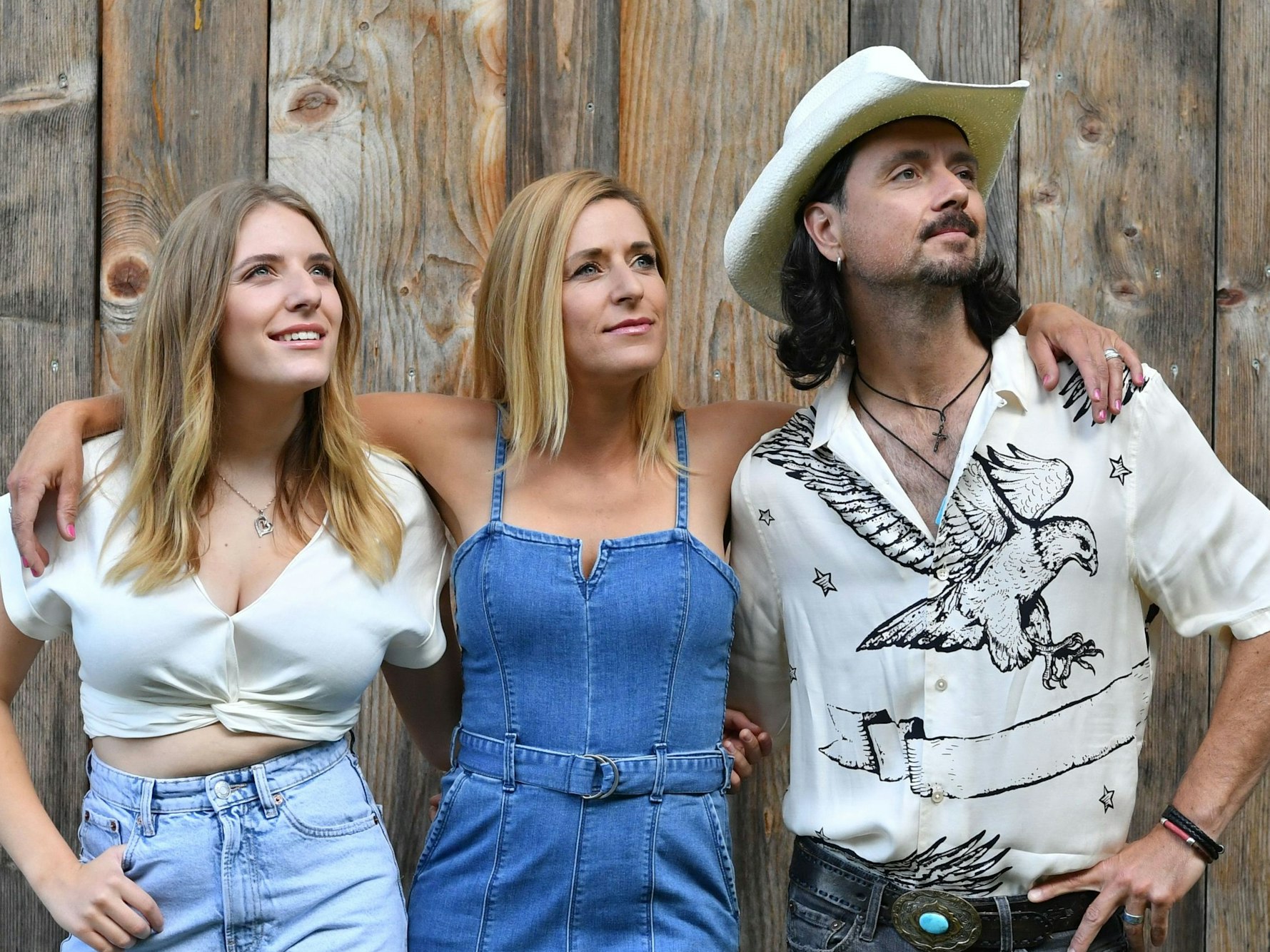 Johanna, Mutter Stefanie Hertel und Lanny Lanner sind auch musikalisch ein Team. Gemeinsam bilden sie die Countryband „More than Words“ .
Foto hat uns die Band kostenlos zur Verfügung gestellt.