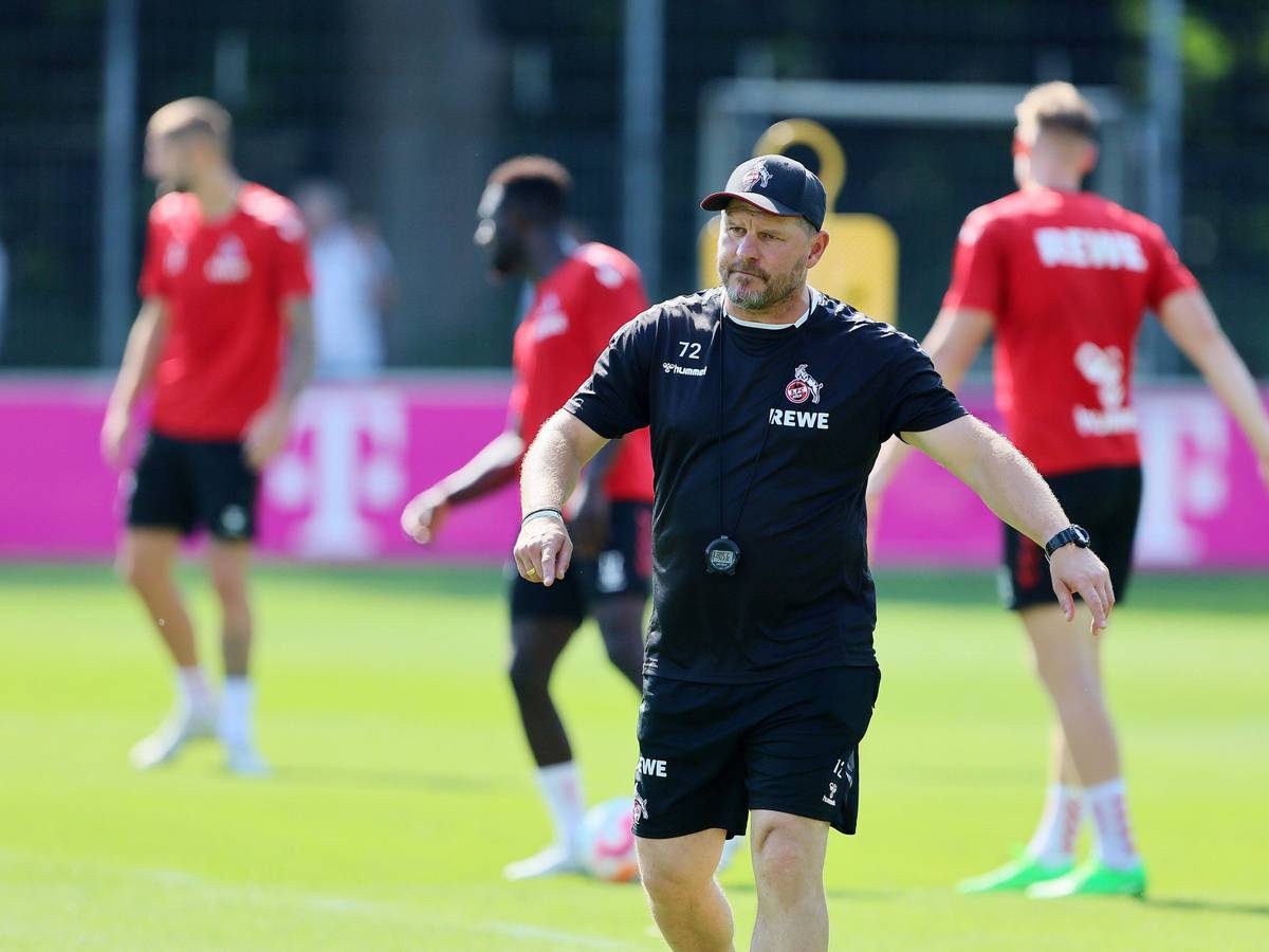 Steffen Baumgart leicht gefrustet im FC-Training.