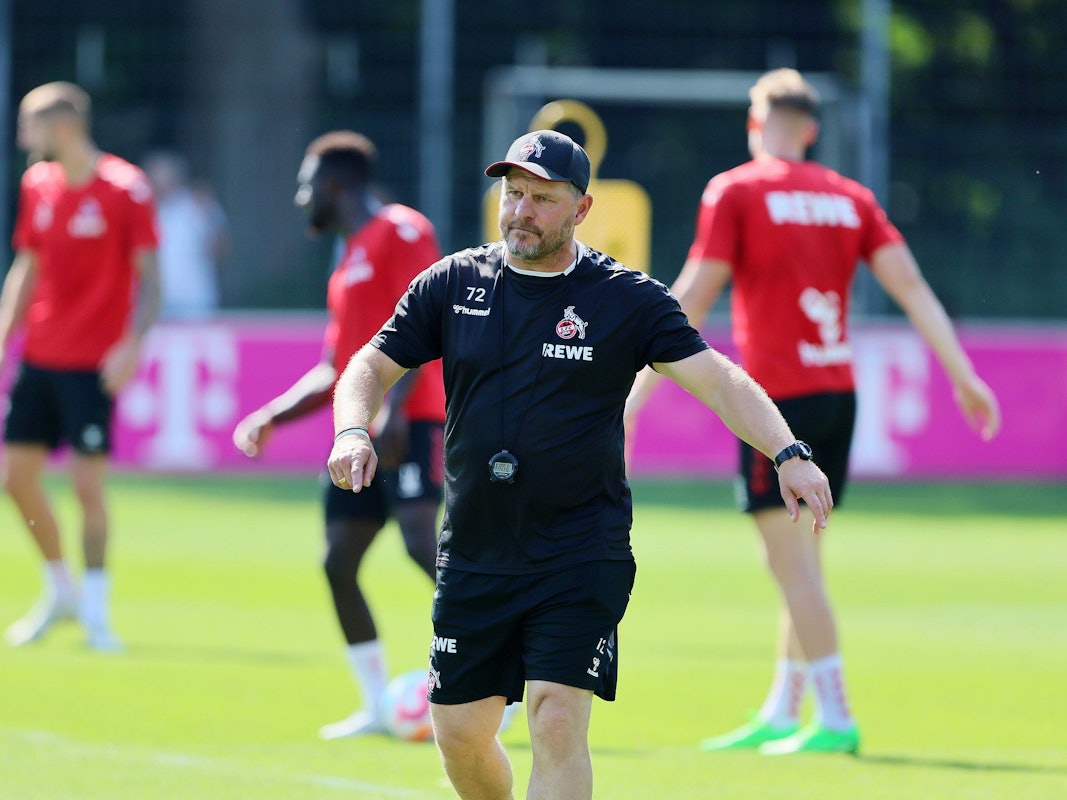 Steffen Baumgart leicht gefrustet im FC-Training.