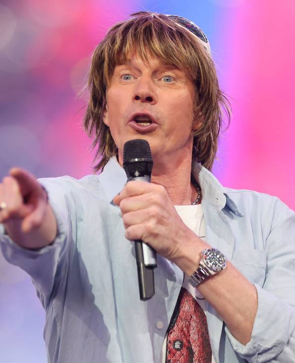 Schlagersänger Mickie Krause auf der Bühne.
