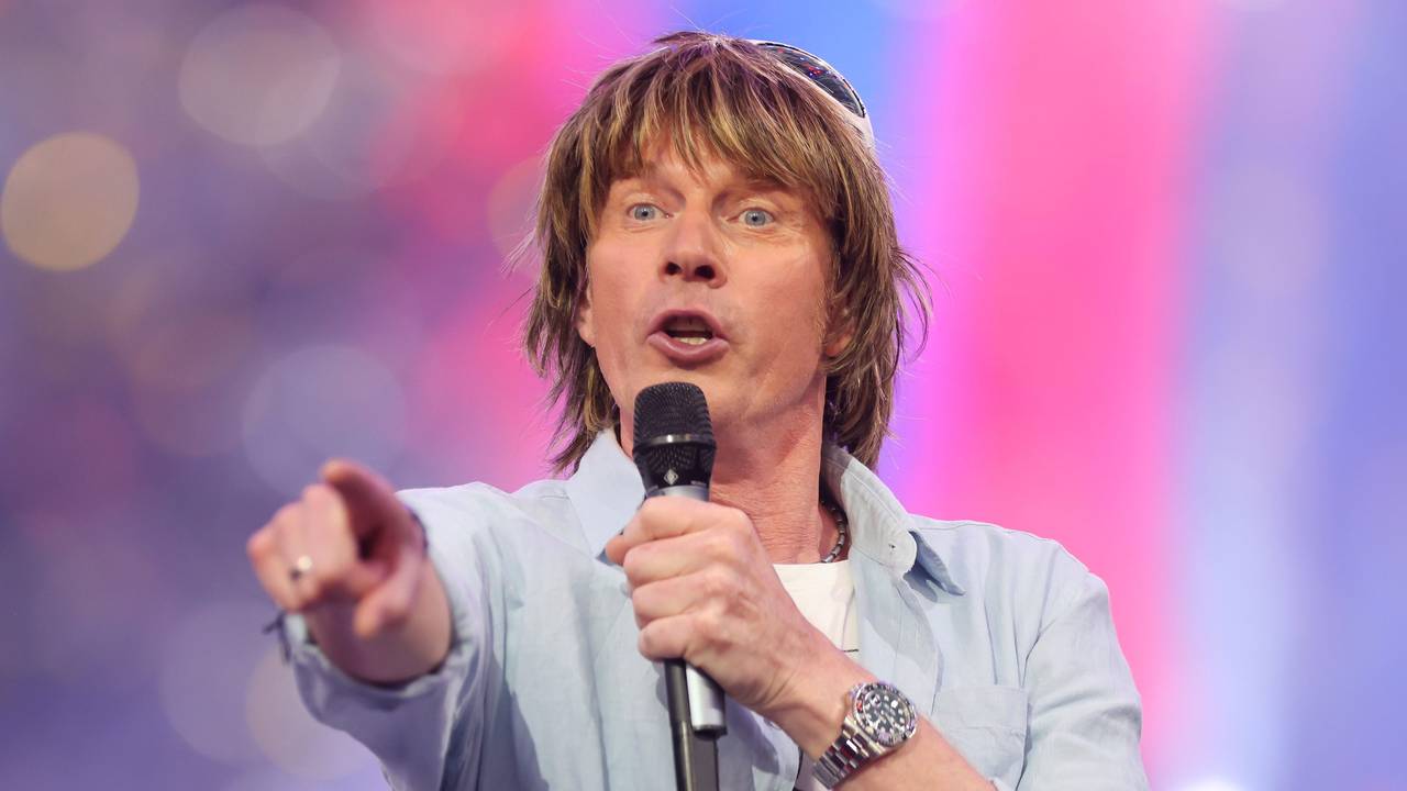Schlagersänger Mickie Krause auf der Bühne.