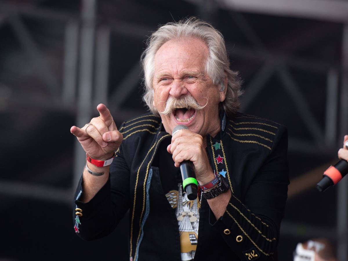 Henning Krautmacher, Sänger der Band Höhner, steht beim Wacken Open Air Festival auf der Bühne
