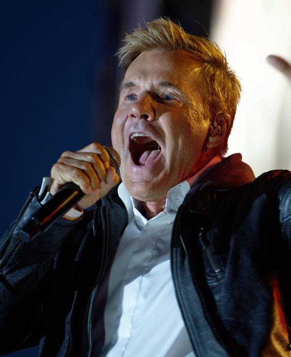 Der Sänger Dieter Bohlen steht beim Schlager-Event "Lieblingslieder" in der Rheinaue in Bonn auf der Bühne.