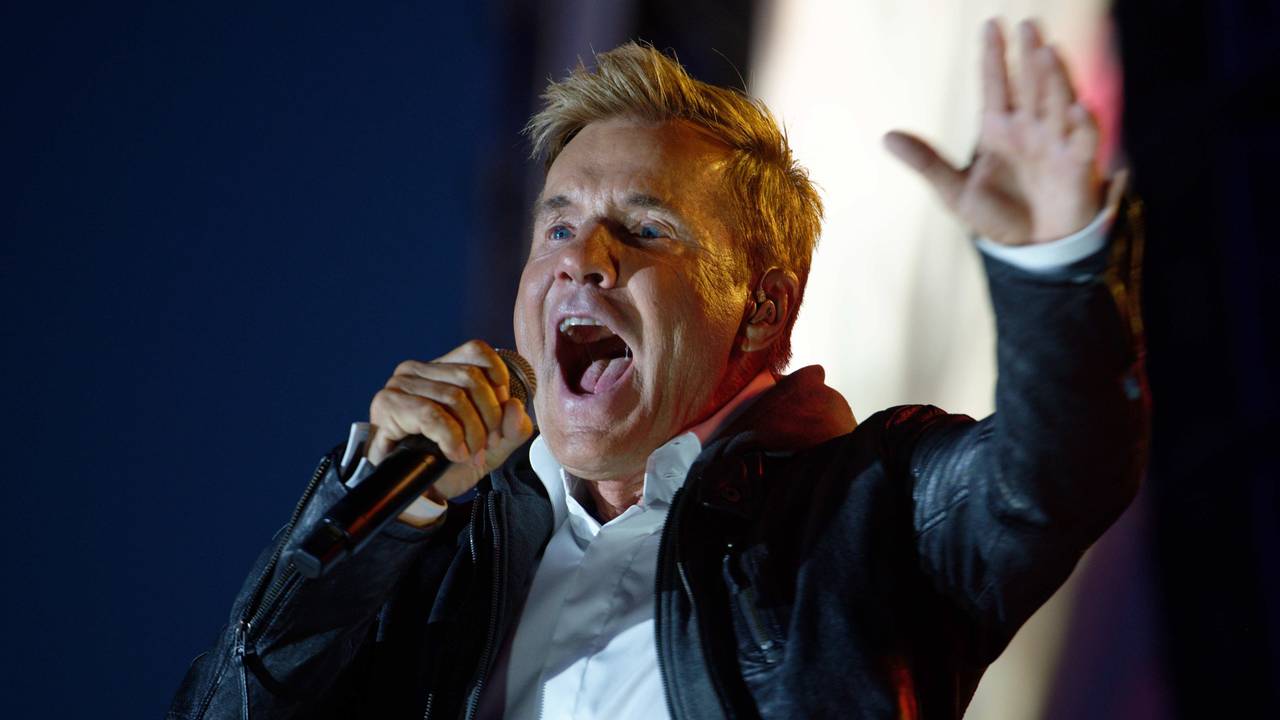Der Sänger Dieter Bohlen steht beim Schlager-Event "Lieblingslieder" in der Rheinaue in Bonn auf der Bühne.