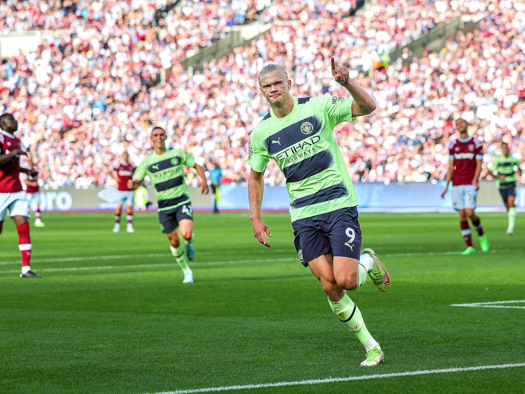 Erling Haaland jubelt nach seinem Treffer.