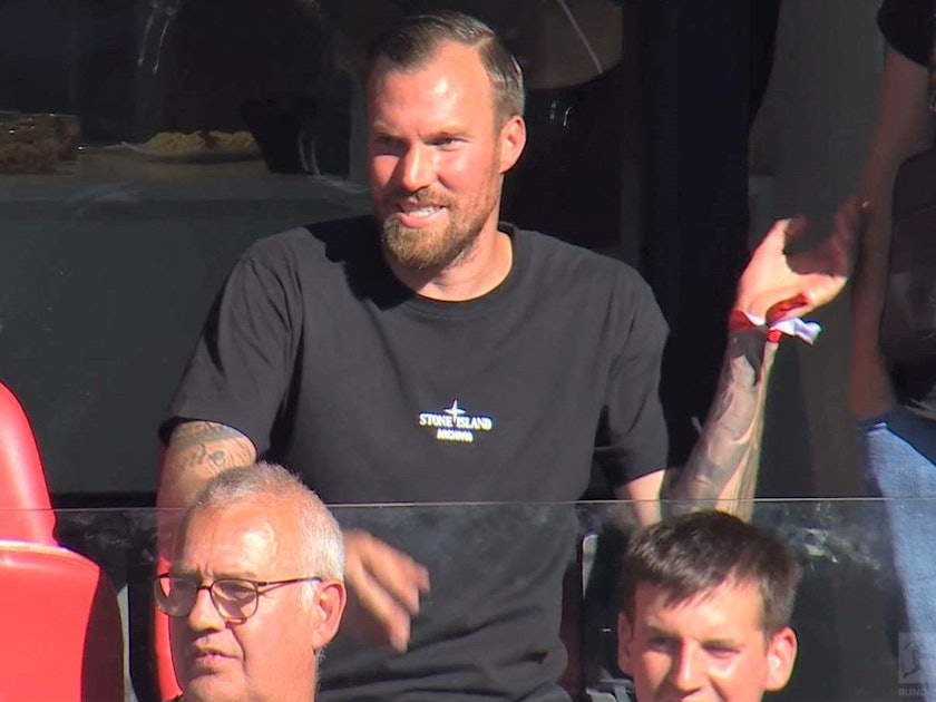 Kevin Großkreutz beim Spiel des 1. FC Köln gegen Schalke 04 auf der Tribüne.