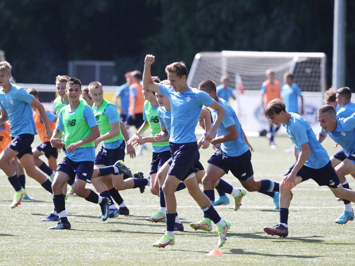 Die Nachwuchs-Kicker von Dynamo Kyjiw trainierten am Montag (8. August 2022) am Geißbockheim.