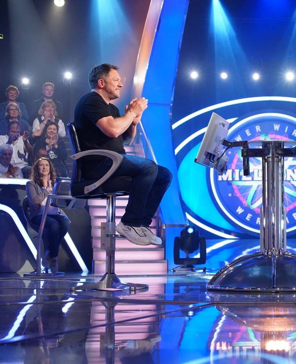 Günther Jauch und Kandidat Alexander Profant bei „Wer wird Millionär?“ vom 8. August 2022.