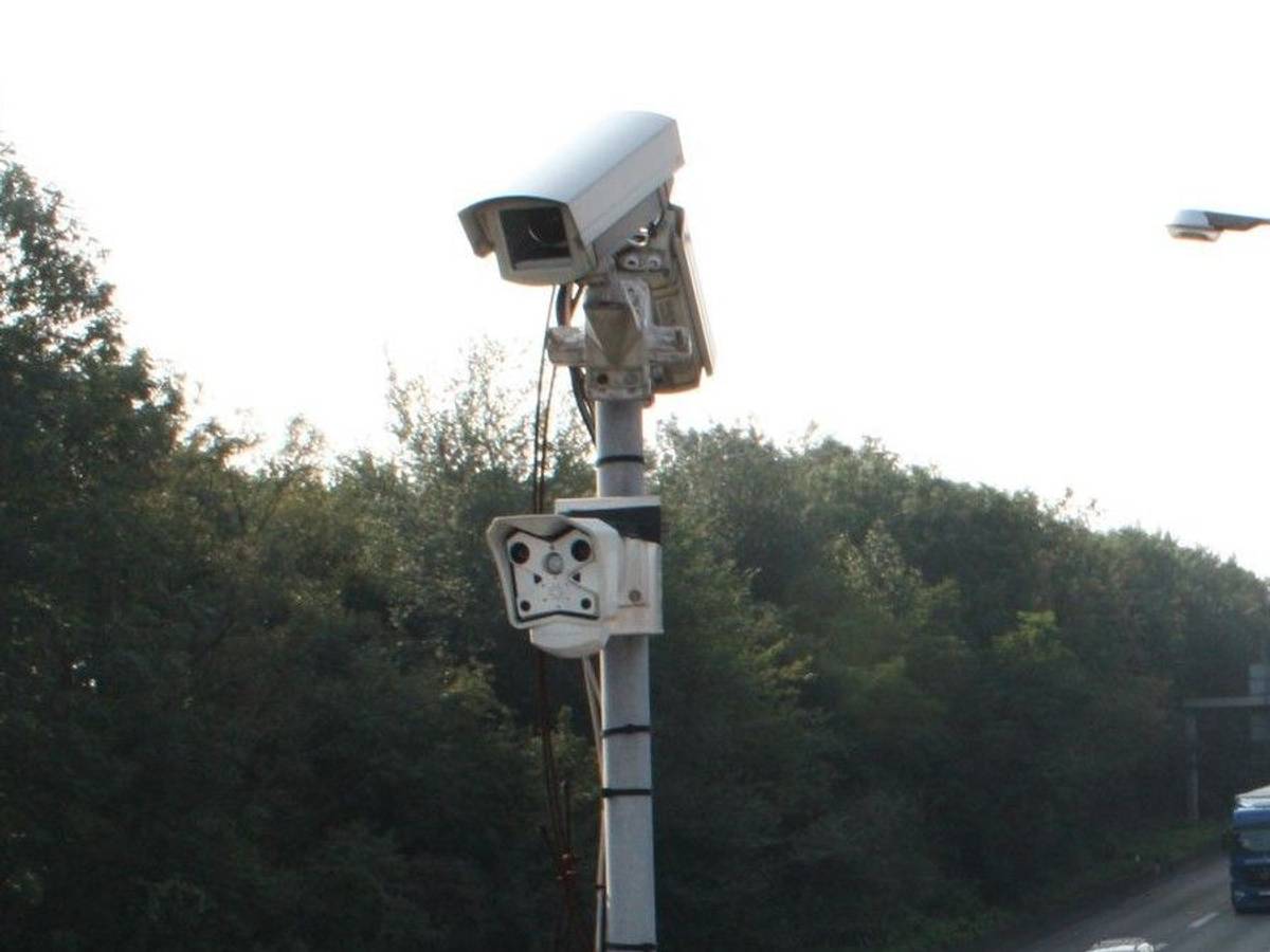 Eine Autobahnkamera an der A1 zwischen Remscheid und Wermelskirchen. Auch diese Kamera ist weiterhin außer Betrieb.