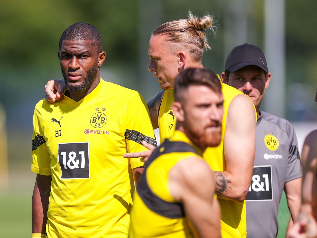Anthony Modeste (l.) gemeinsam mit Marius Wolf und Salih Özcan bei seinem ersten Training für Borussia Dortmund am 9. August 2022.
